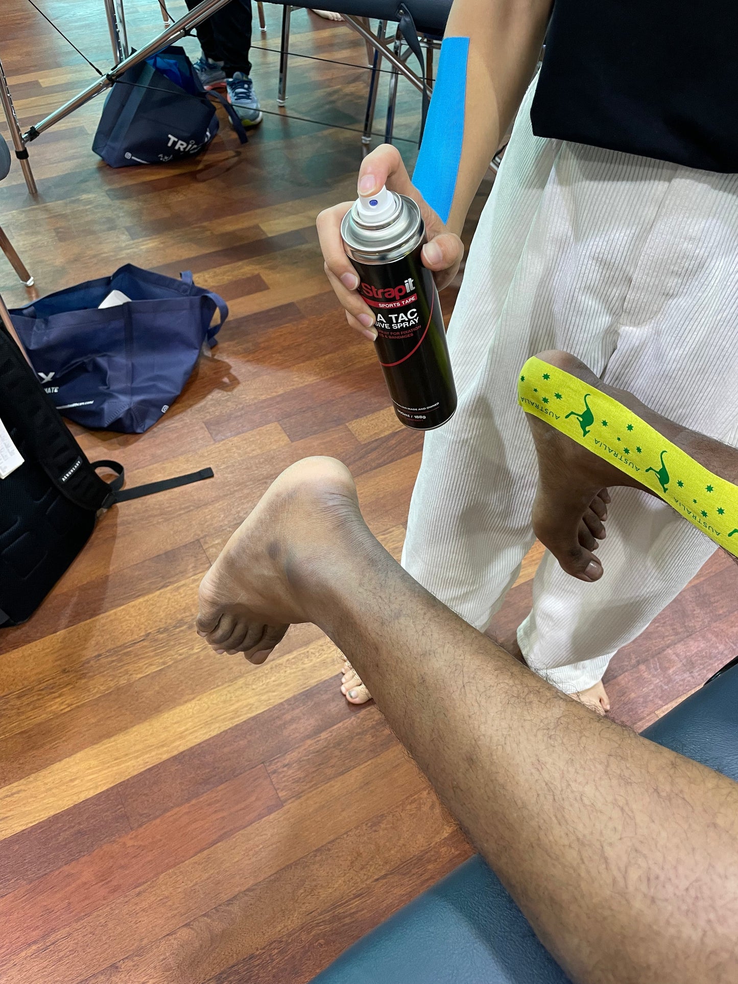 Strapit XTRA TAC Pre-tape Adhesive Spray